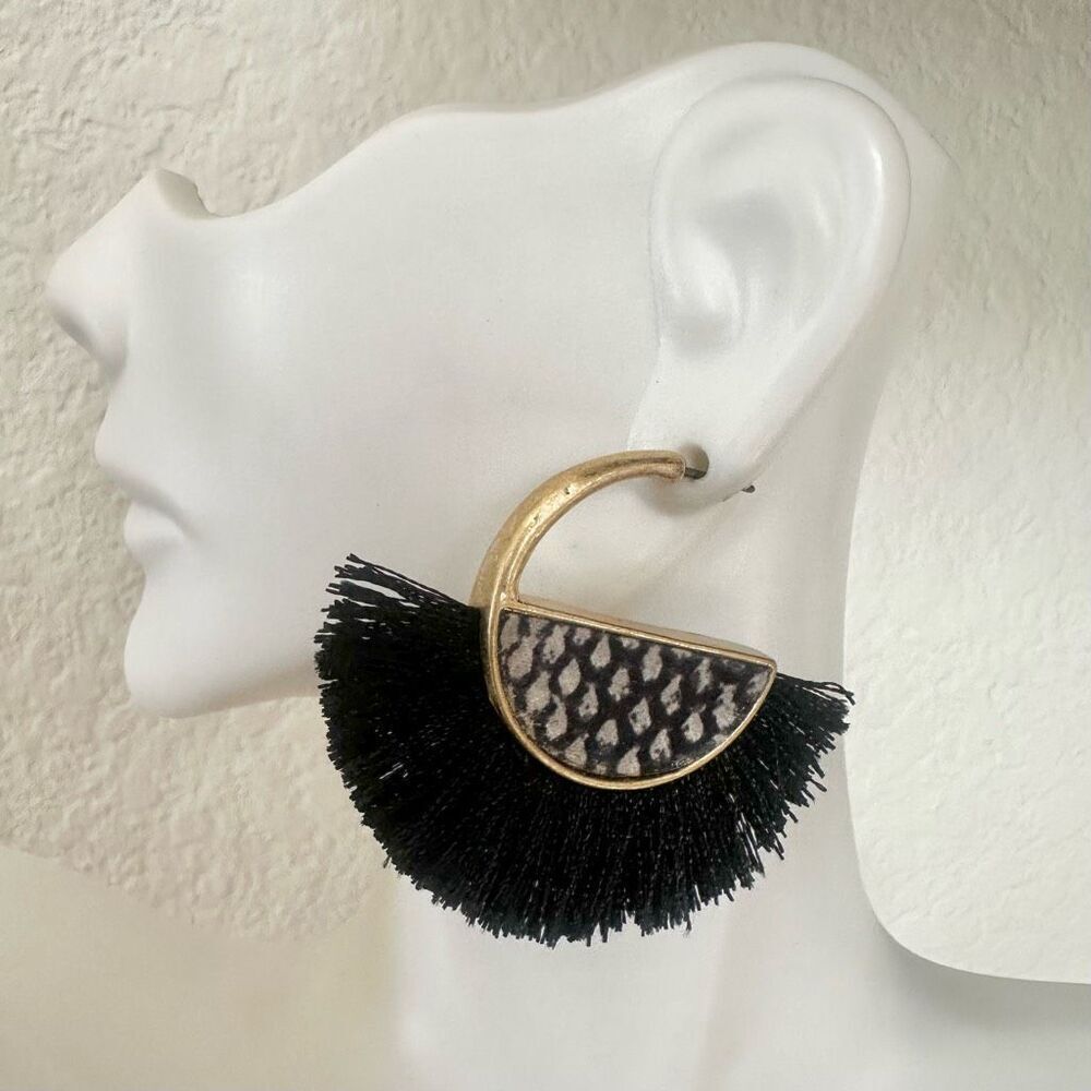 Half moon black and gold tone fringe earrings - Picture 3 of 7